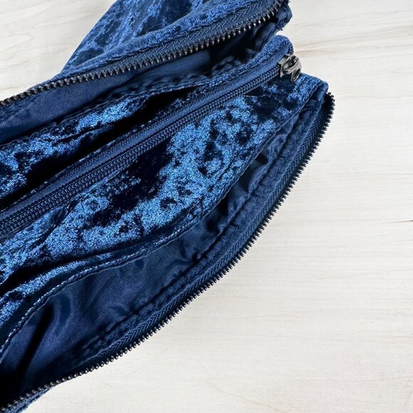 Isabella Scott Dark Blue Velvet Clutch Cosmetic Bag‎ 5 Pockets! Make-up Navy - Picture 6 of 7